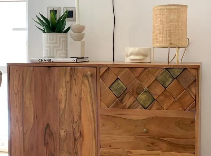 普罗维登斯公寓 *